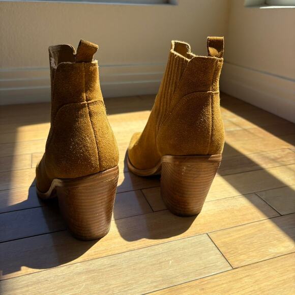Marc Fisher Tan Suede Ankle Boots - Size 8 - Picture 4 of 7